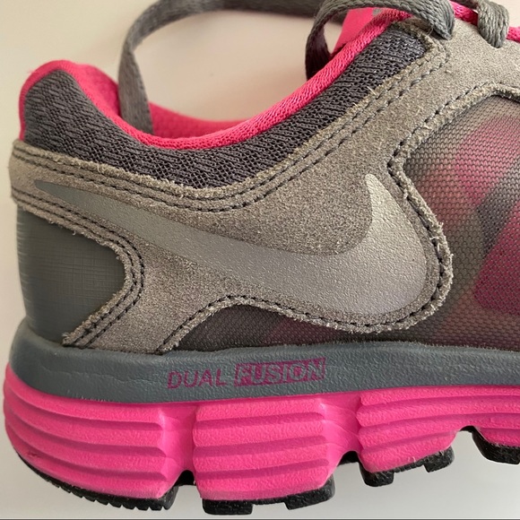 Nike women’s Dual Fusion ST2 running shoes. - Picture 4 of 9